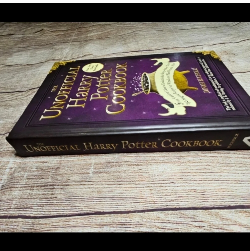 The Unofficial Harry Potter cookbook Dinah Bucholz hardcover Cook book